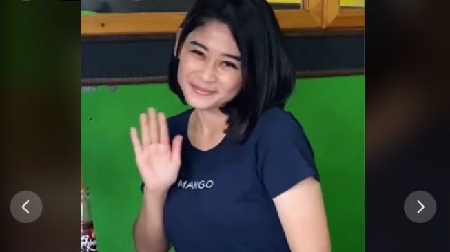 Viral Tukang Bakso Mirip Dian Sastro Netizen Mirip Uut Permatasari