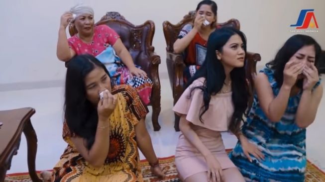 Putri Sagita di video klip lagu "Gara-Gara Mas Al".