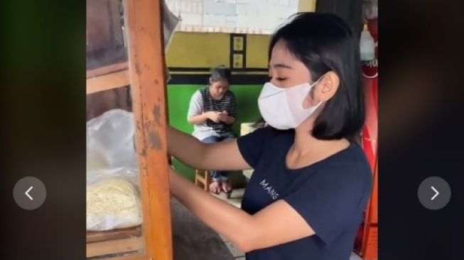 Viral Tukang Bakso Mirip Dian Sastro Netizen Mirip Uut Permatasari