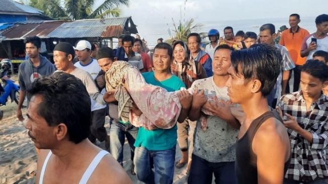 Bocah Terseret Ombak di Laut Pariaman Ditemukan Meninggal Dunia