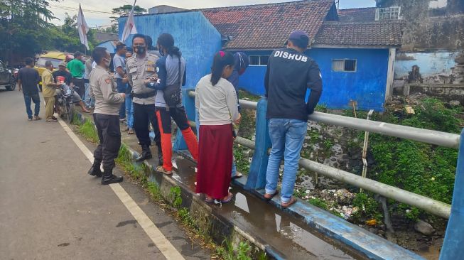 Kencan Dengan Istri Orang, Pas Ketahuan Suaminya Langsung Lompat ke Sungai