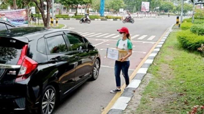 Tak Dapat Sponsor, Tim Sepak Bola Putri Kalteng Galang Dana ke Jalan