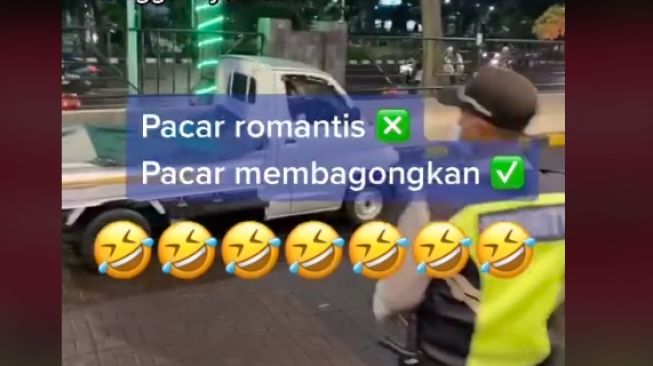 Viral Pria Jemput Pacar Pakai Mobil Pikap Sayur, Warganet Salut