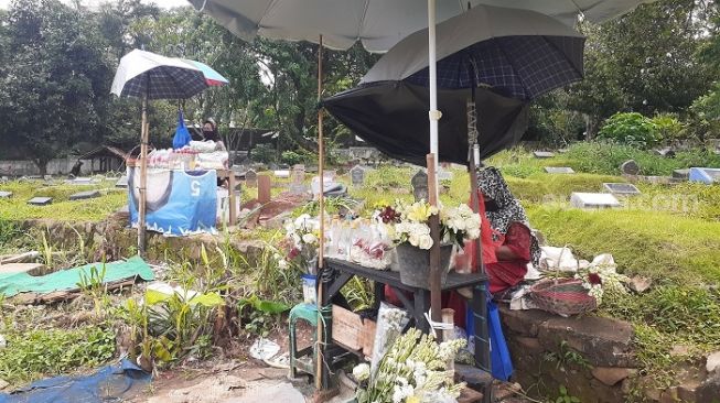 Berjualan di TPU Khusus Covid-19, Susi dkk Lawan Rasa Takut Demi Rupiah