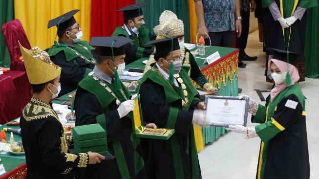 Wisuda Sarjana Di Tengah Pandemi Covid-19