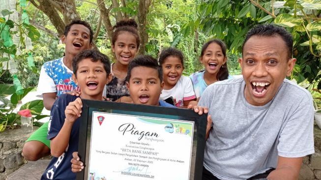 Walikota Beri Penghargaan Para Pegiat Lingkungan di Ambon