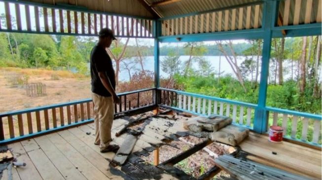 Musala di Lokasi Wisata Danau Laot Bhee Dibakar OTK