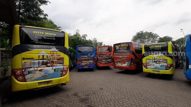 Ini Penampakan 17 Bus Sitaan Kejagung di Garasi Bus Damri Karanganyar