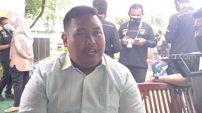 Muhammad Akbar alias Ajudan Pribadi ditemui di Mapolresta Bandara Soetta, Tangerang, Rabu (24/2/2021). [Suara.com/Muhammad Jehan Nurhakim]