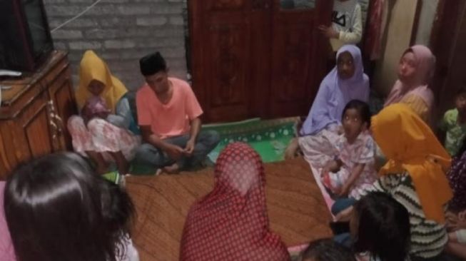 Mainan Kabel saat Ayahnya Pakai Alat Cukur, Bayi 2,5 Tahun Tewas Tersetrum