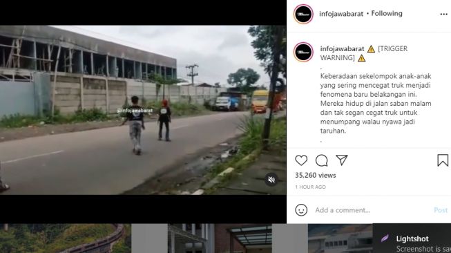 Sejumlah bocah nampak mencegat truk yang melintas.[Instagram/@infojawabarat]