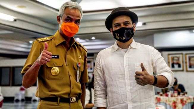 Gubernur Jawa Tengah Ganjar Pranowo bersama Fadly Padi. [dokumentasi pribadi]