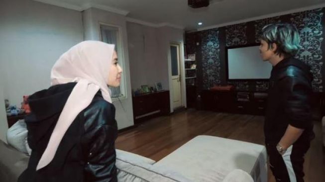 Bioskop pribadi Laudya Cynthia Bella. [Youtube/AttaHalilintar]