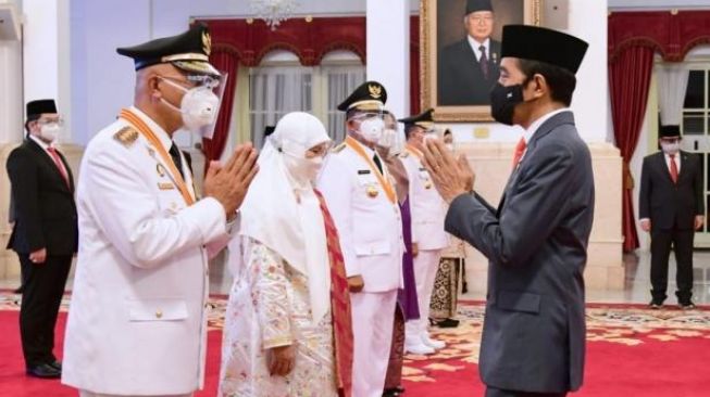 Dilantik Jokowi, Mahyeld-Audy Resmi Jadi Gubernur dan Wakil Gubernur Sumbar