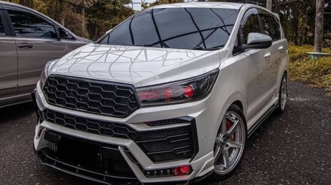 Potret Toyota Innova Tampil Mewah Seperti Lamborghini Urus, Begini Wujudnya