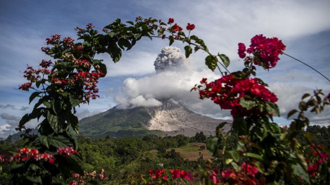 Jarak Luncuran Guguran Abu Gunung Sinabung Tidak Teramati