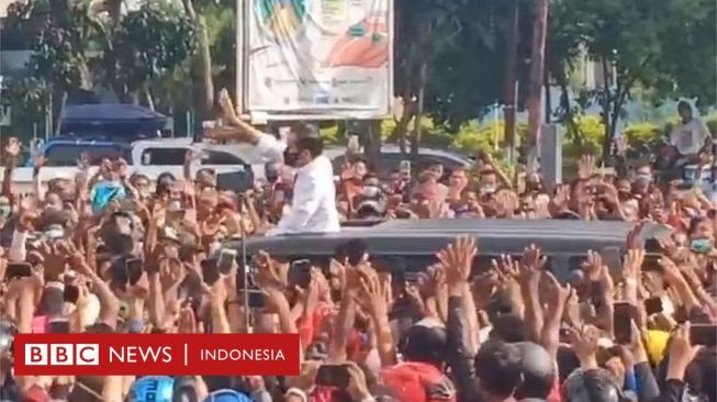 Kerumunan di Kunjungan Jokowi: Bukan Soal Hukum, Tapi Publik Perlu Contoh