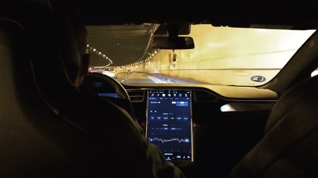 Pertahankan Tingkat Produksi Tinggi, Ini Cara Tesla Atasi Kelangkaan Chip Semikonduktor