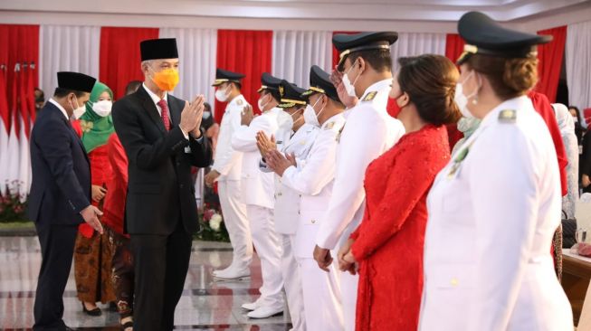 Lantik Bupati/Wali Kota, Ganjar Pranowo Bawa Pesan Bung Karno