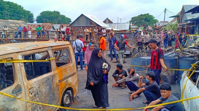 Tangki Minyak Terbakar, Tiga Mobil dan Sebelas Rumah Terbakar