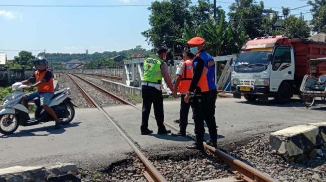 Kronologis Anggota DPRD Kabupaten Kendal Meninggal di Perlintasan Kereta