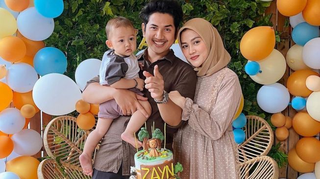 Zikri Daulay dan Henny Rahman [Instagram]