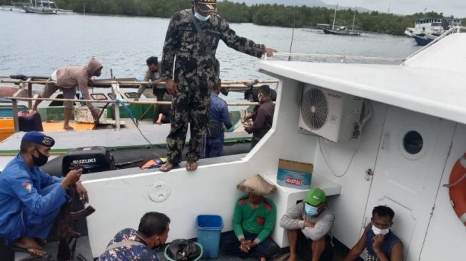 Diduga Gunakan Bom Ikan, 4 Nelayan Ditangkap