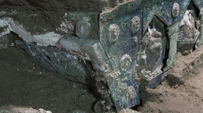 Kereta kuno ditemukan di Pompeii. [Handout/POMPEI ARCHAEOLOGICAL PARK/AFP]