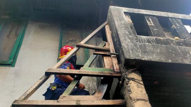 Pabrik tahu dan tempe di Bekasi hangus dilalap si Jago Merah pada Minggu (28/2/2021).[Dok/Disdamkar Kota Bekasi]