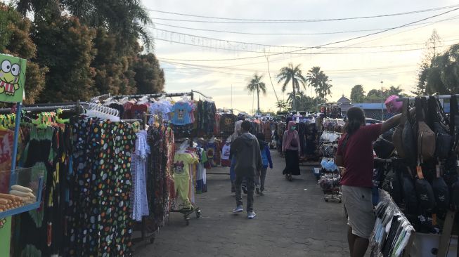 Pedagang oleh-oleh Palembang [Fitria/Suara.com]