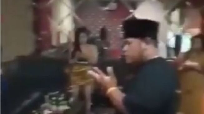 Viral Video Doa Bersama di Ruang Karaoke, Miras dan LC Seksi Jadi Sorotan