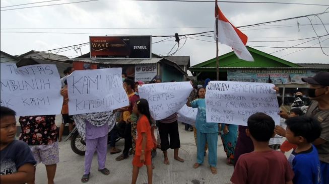 Minta Oknum Polisi Habisi 2 Wanita Dihukum Mati, Warga Demo Kantor Polisi