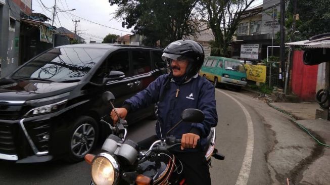 Nestapa Guru Honorer di Cimahi, Nyambi Jadi Tukang Ojek Pengkolan