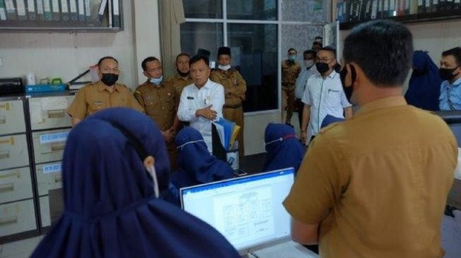 Sidak Hari Pertama Kerja, Wabup Meranti: Jangan Terlibat Narkoba & Asusila