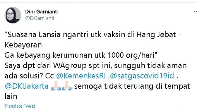 Antrean panjang para lansia yang hendak divaksin (twitter.com/@DGarnianti)