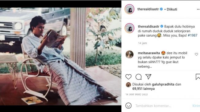 Dian Sastrowardoyo mengunggah foto jadul almarhum ayahnya. [Instagram]