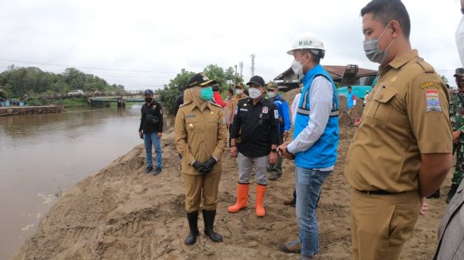 Lokasi Sungai Baung (Pemkot). Di metropolitan Palembang masih terdapat warga yang belum teraliri listrik