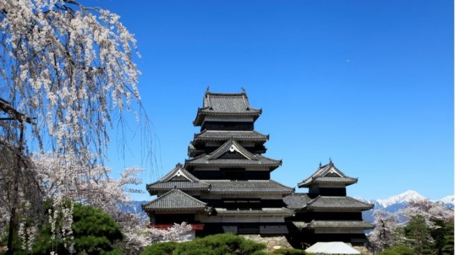 Kastil Matsumoto (Kota Matsumoto). (Dok: pusat informasi Wisata Mitsuboshi Kaidou di Jepang)