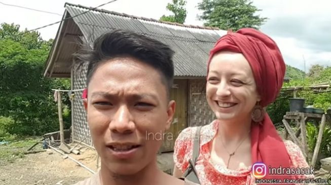 Viral Bule Rela Tinggal di Gubuk demi Hidup Bersama Pria Lombok