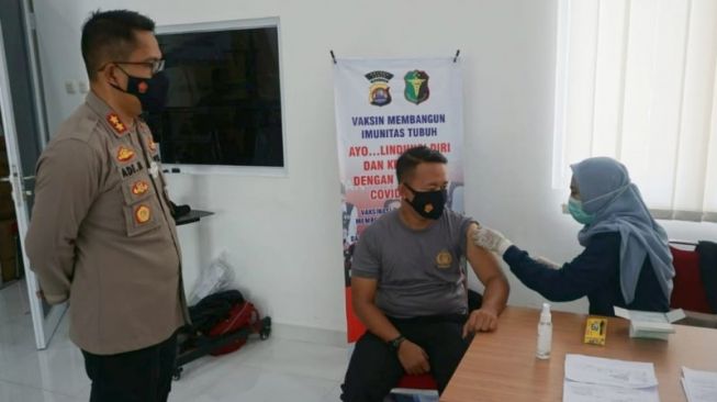 Ribuan Polisi dan TNI di Lebak Suntik Vaksin COVID-19