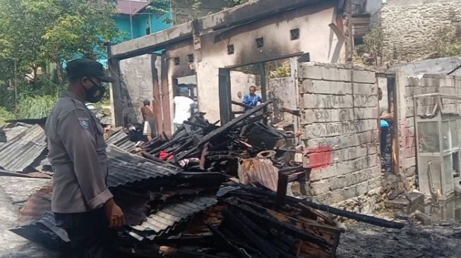 Korsleting Listrik Picuh Kebakaran Rumah Warga di Talaga Pange