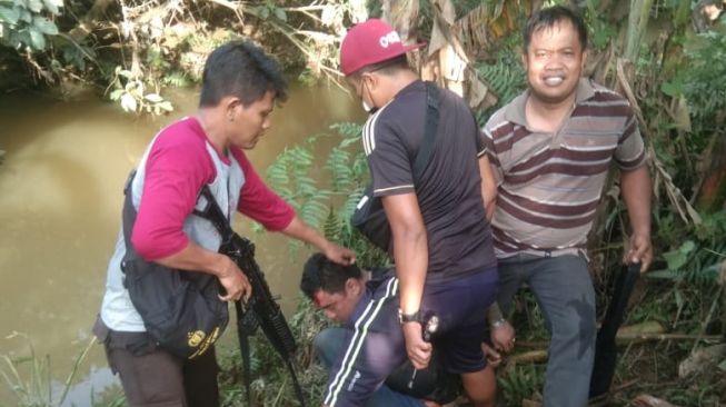 Dikejar Polisi dan Warga, Perampok Lompat ke Sungai Malah Diterkam Buaya