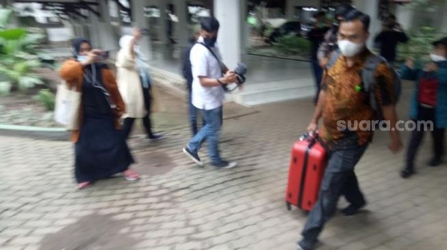 Tujuh Jam Penyidik KPK Geledah Kantor Gubernur Sulsel, Ini Hasilnya