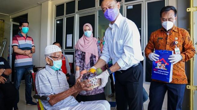 Umur 80 Tahun, Kakek MO Akhirnya Sembuh usai Terpapar Covid-19