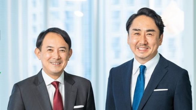 Kentaro Kawabe, Presiden dan co-CEO Z Holdings (kiri) and Takeshi Idezawa, co-CEO dalam konferensi online, Senin (1/3/2021) [screenshot Z Holdings website].