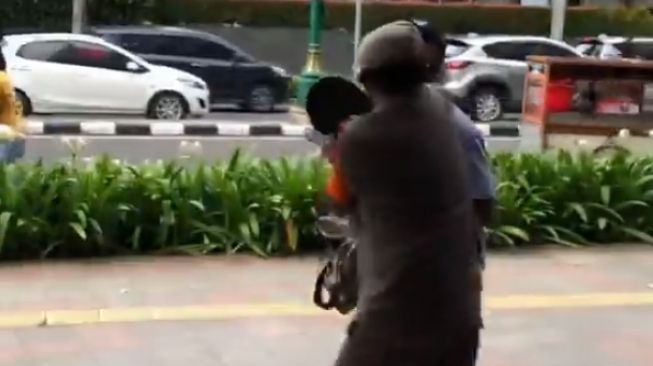 Tertibkan Skateboarders di Jakarta, Aksi Kasar Oknum Satpol PP Dikecam