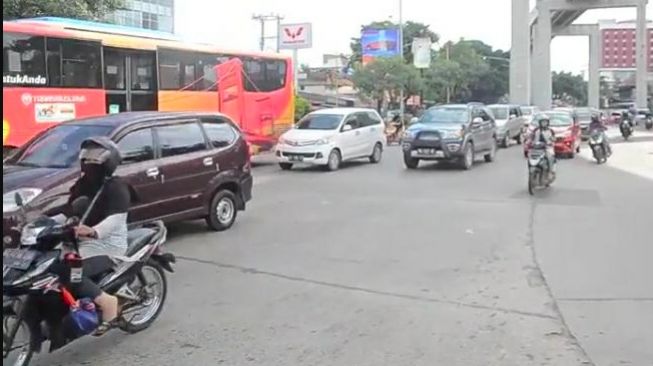 Lalu lintas di kota Palembang yang bersiap menggunakan E-tilang [Andika/suara.com]