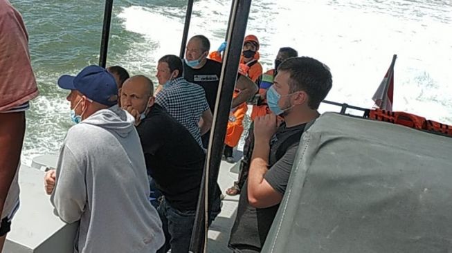 Kapal Eurydiki Tenggelam, 20 WNA & 3 WNI Sempat Terombang-ambing di Lautan