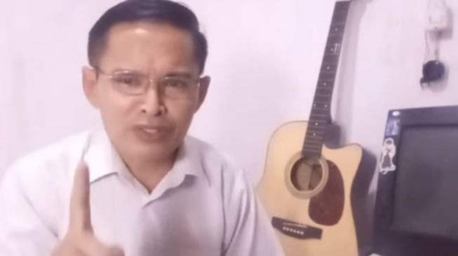 Pendeta Edyson menyebut ustaz Yahya Waloni seorang pemabuk. [pdt.Edyson / YouTube]