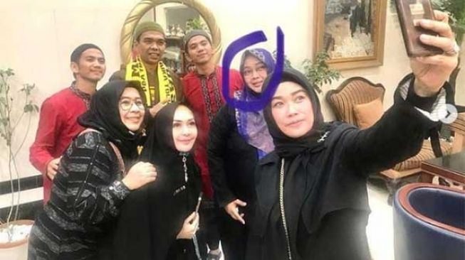 Belasungkawa untuk Rina Gunawan, UAS Bagikan Momen Foto Bersama